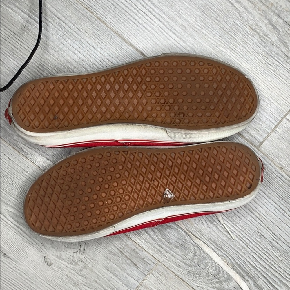 Red vans - Picture 2 of 2